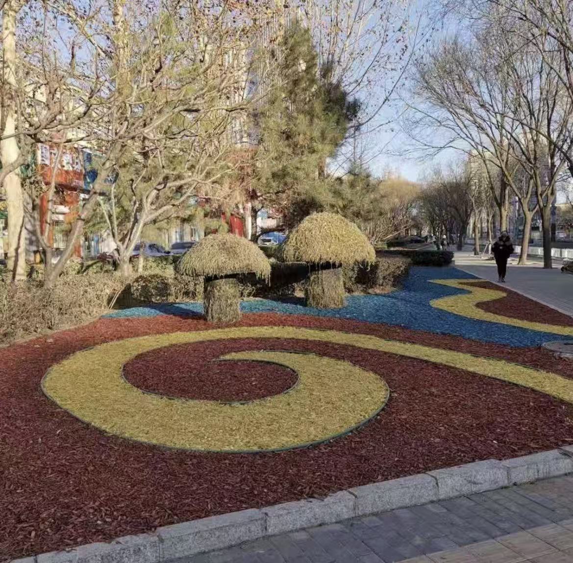 Colored organic mulch