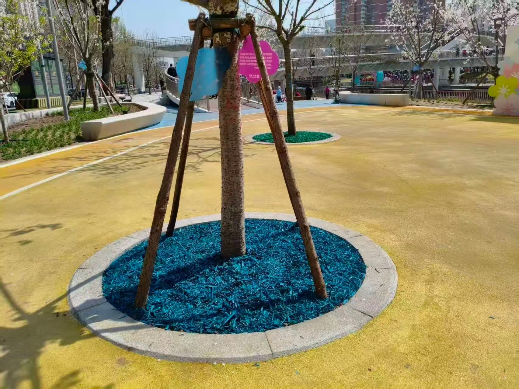 Colored organic mulch