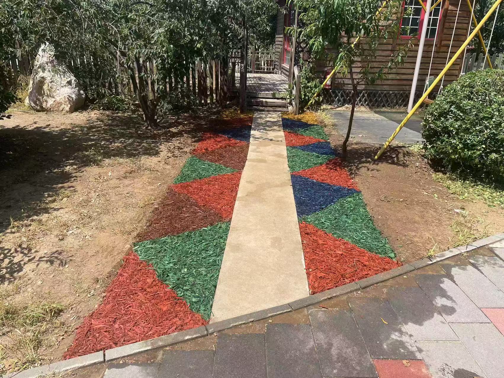 Colored organic mulch